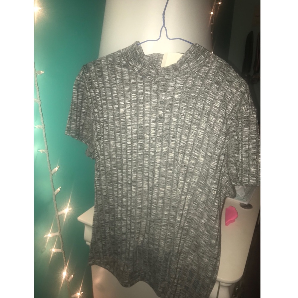 NWT Grey Ribbed Tee - Picture 2 of 4